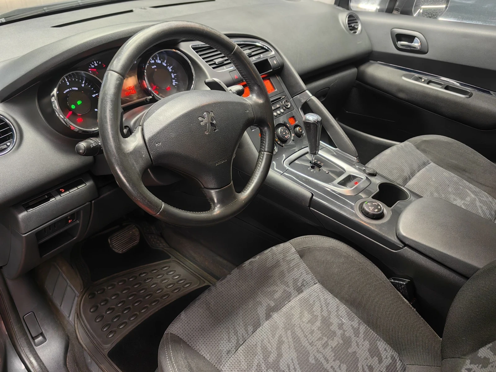 Peugeot 3008 1.6HDI* РЕГ* АВТОМАТ* ПАРКТРОНИК* АВТОПИЛОТ*  - изображение 5