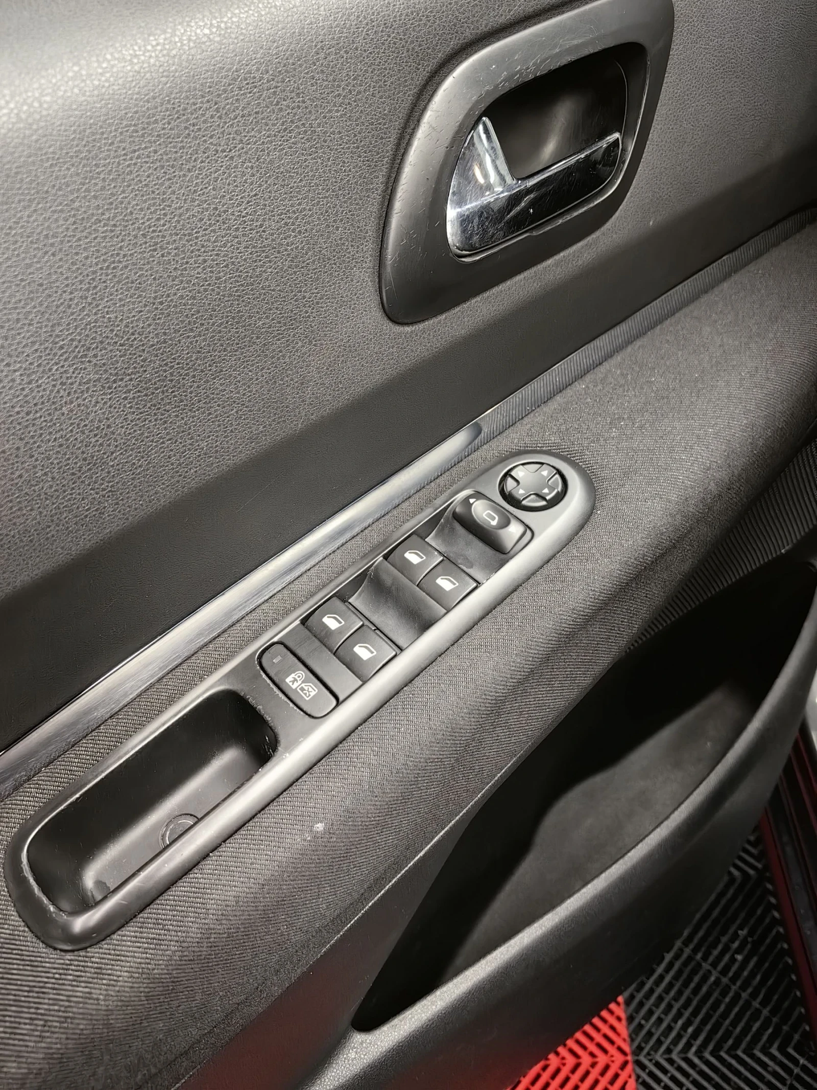 Peugeot 3008 1.6HDI* РЕГ* АВТОМАТ* ПАРКТРОНИК* АВТОПИЛОТ*  - изображение 9