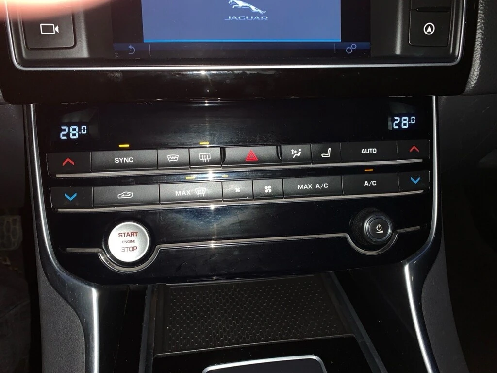 Jaguar XE * I4 Prestige * CARFAX * ЦЕНА ДО БГ - изображение 9