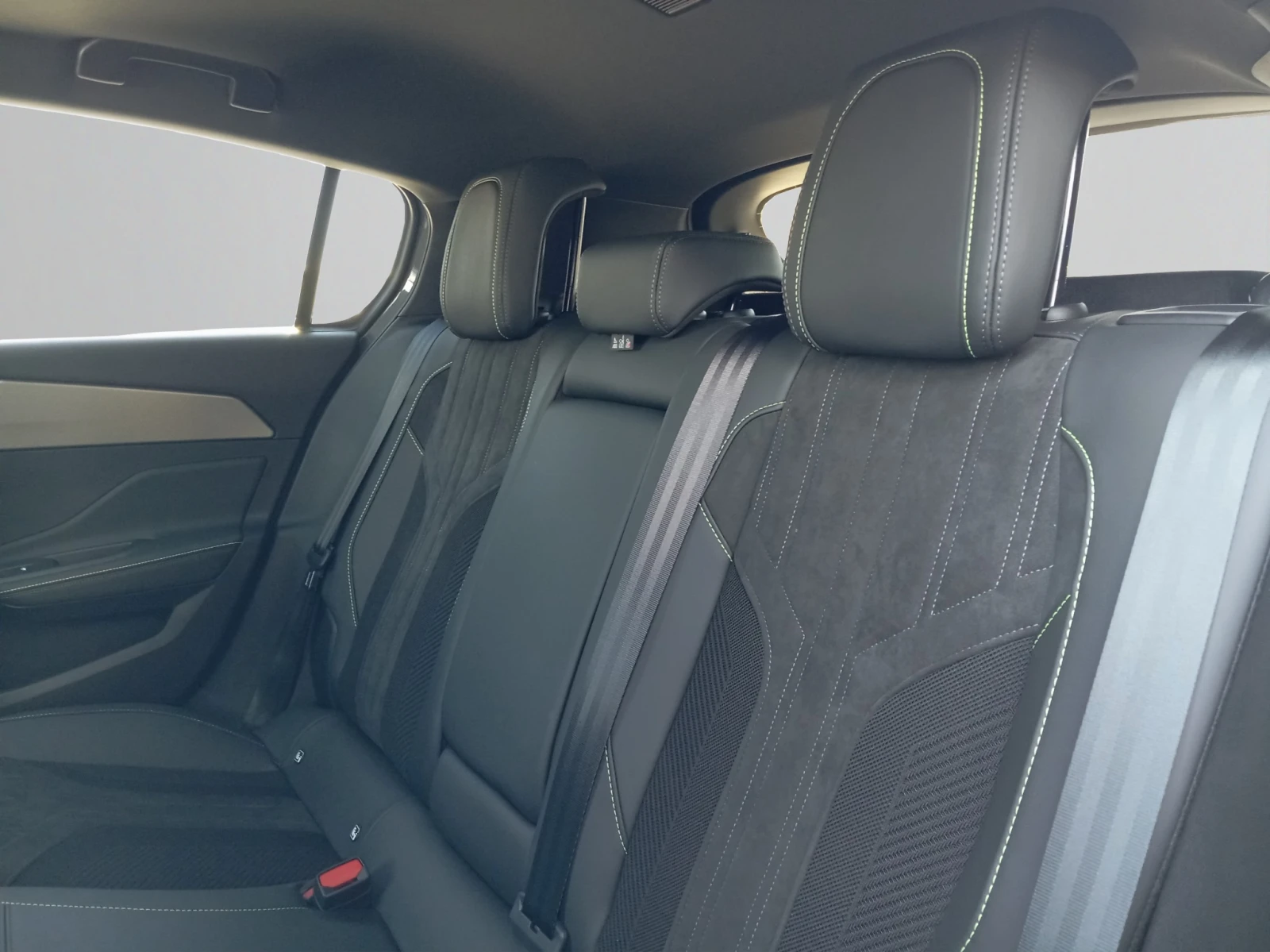 Peugeot 308 MCA GT EXCLUSIVE 1, 2 145 HYBRID 48V e-DCS6 EURO 6, снимка 12 - Автомобили и джипове - 54122702