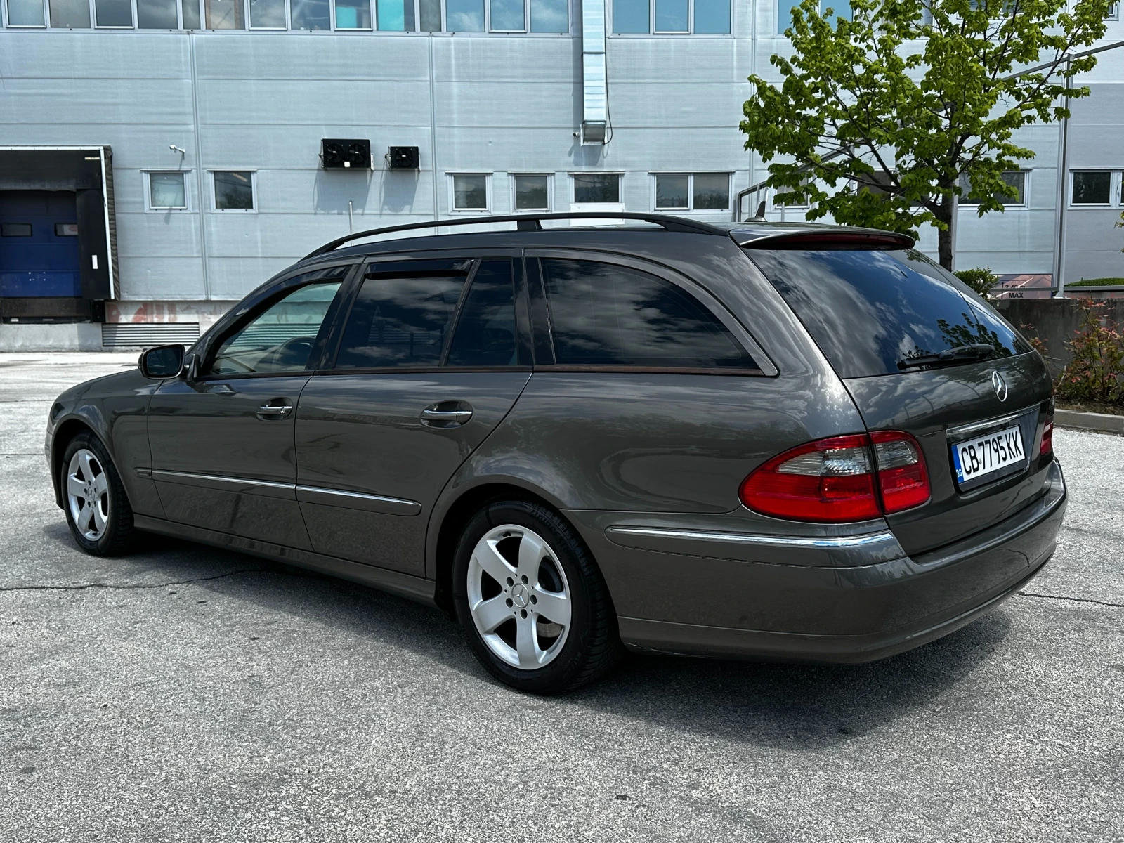 Mercedes-Benz E 280, снимка 3 - Автомобили и джипове - 54425721