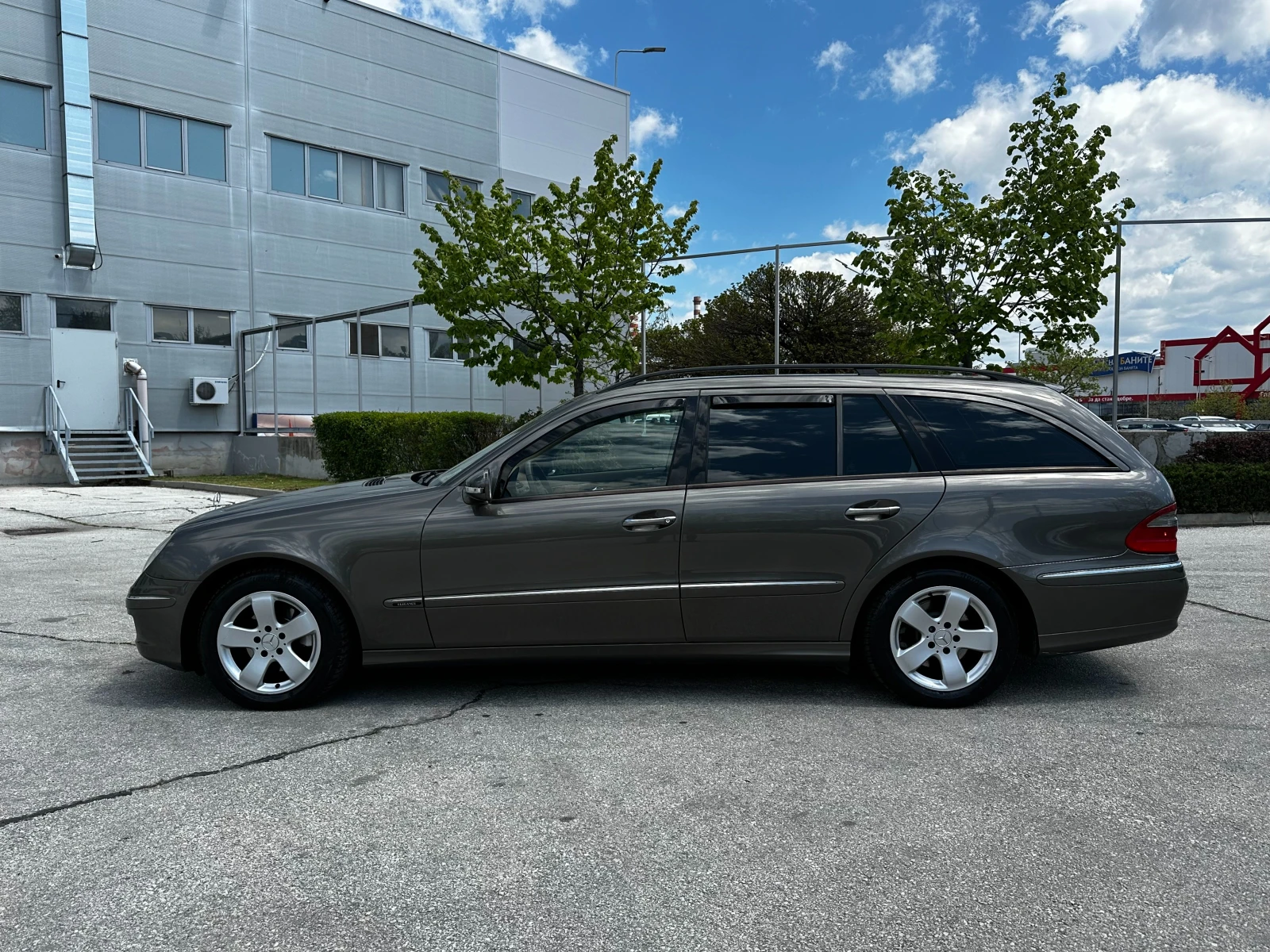 Mercedes-Benz E 280, снимка 2 - Автомобили и джипове - 54425721