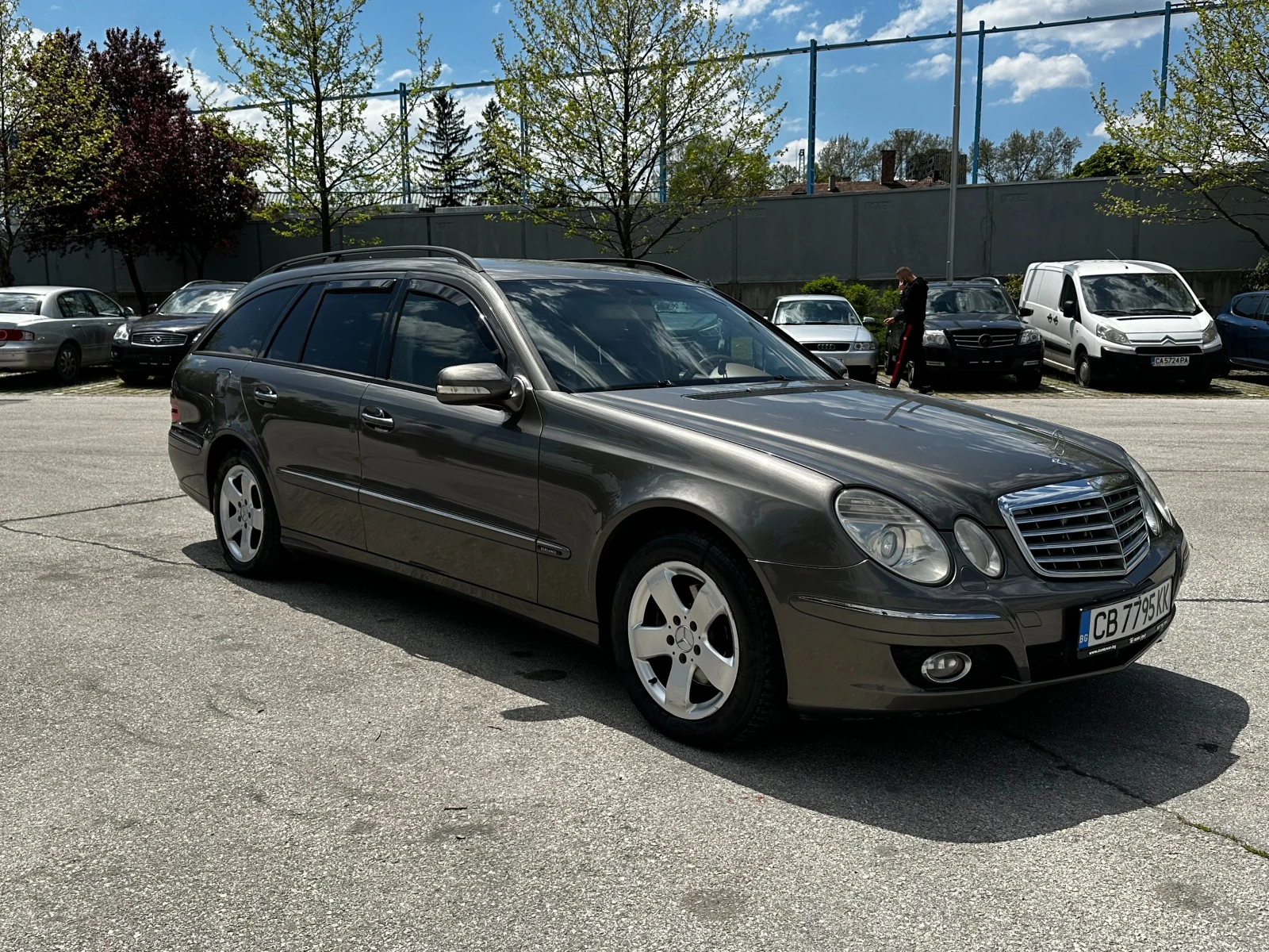 Mercedes-Benz E 280, снимка 6 - Автомобили и джипове - 54425721