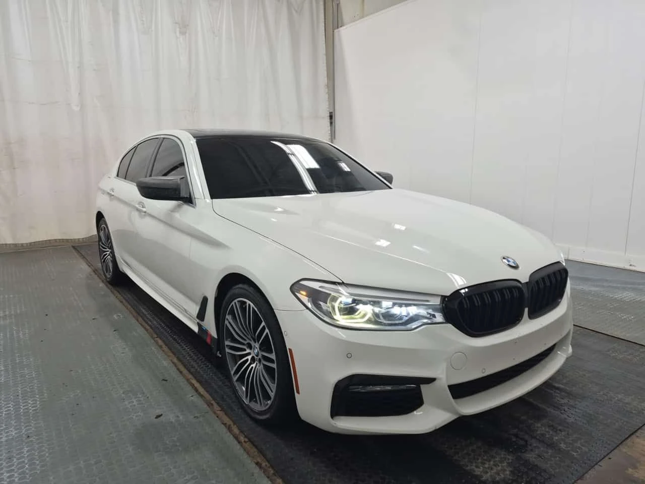 BMW 530 * 530I XDRIVE * CARFAX * ЦЕНА ДО БГ, снимка 2 - Автомобили и джипове - 54427331