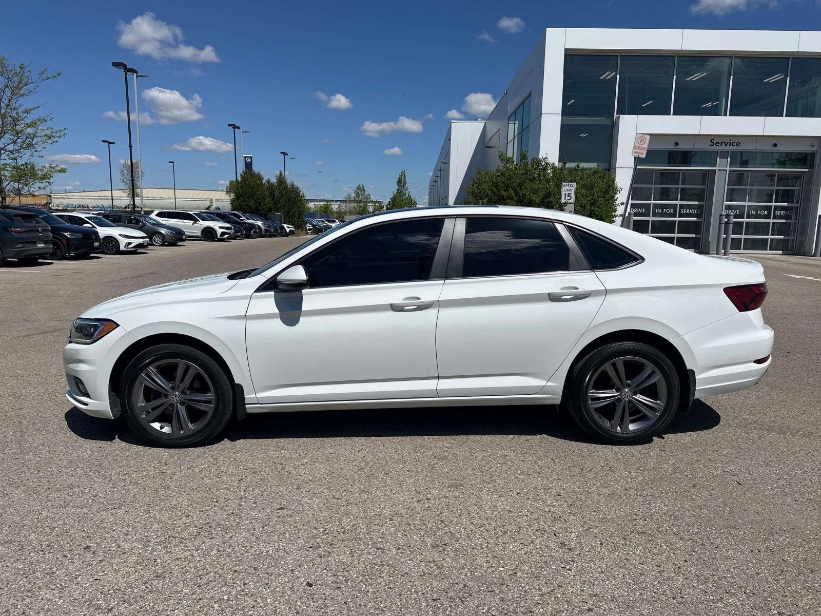 VW Jetta КОЖА, ПОДРЕВ, НАВИ, СЕРВИЗНА ИСТОРИЯ, ЦЕНА ДО БГ, снимка 3 - Автомобили и джипове - 54960886