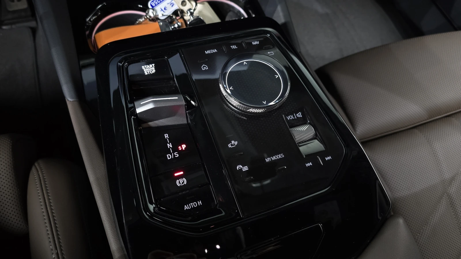BMW 523 HARMAN KARDON* ЕЛ. БАГАЖНИК* 360* HUD* КРАЙНА ЦЕНА, снимка 9 - Автомобили и джипове - 55435432
