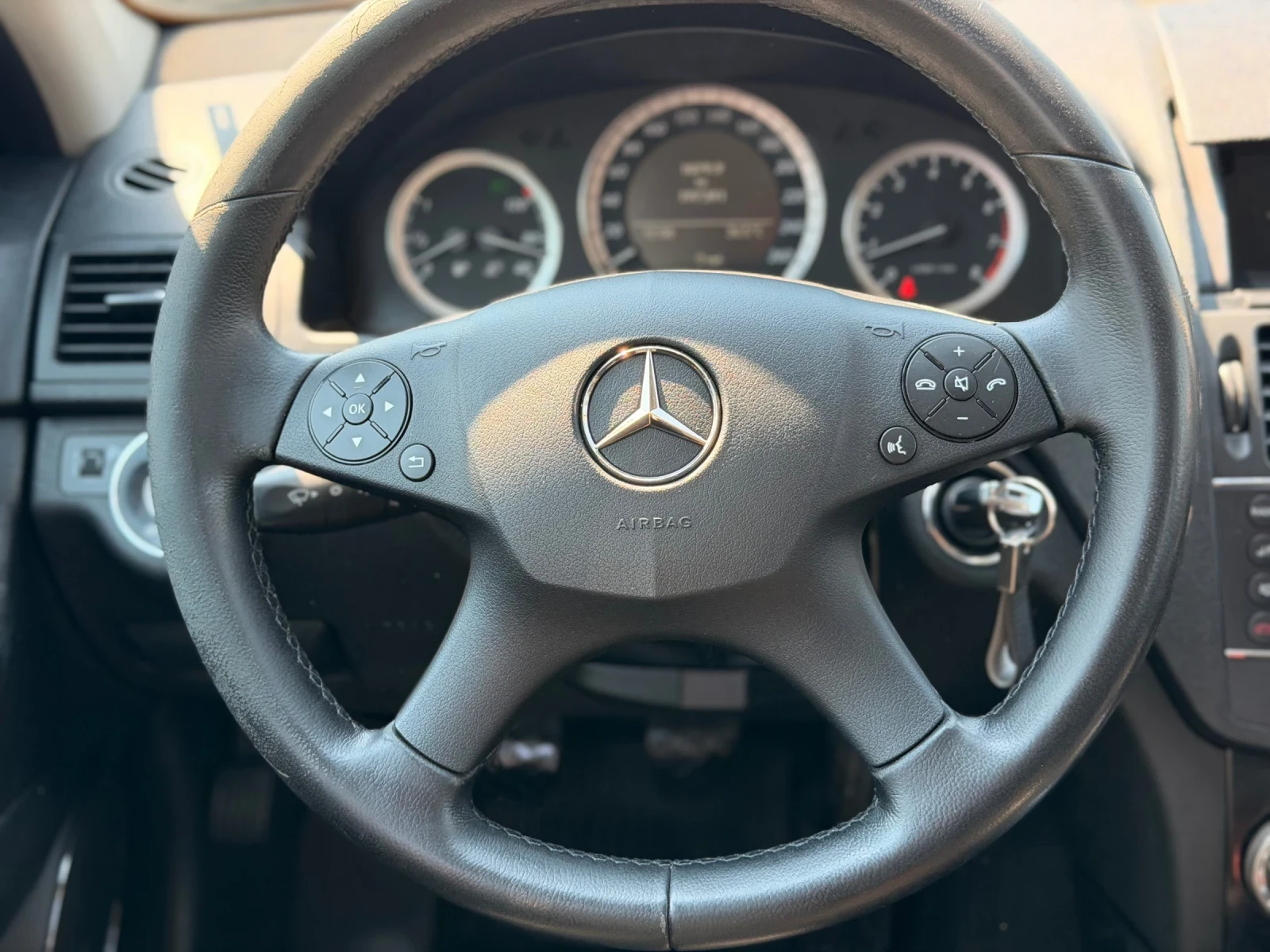 Mercedes-Benz C 180 1.8i/Компресор/156кс/реални километри, снимка 14 - Автомобили и джипове - 55734575