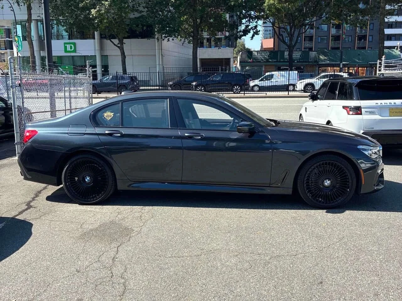 BMW 750, снимка 4 - Автомобили и джипове - 56685534