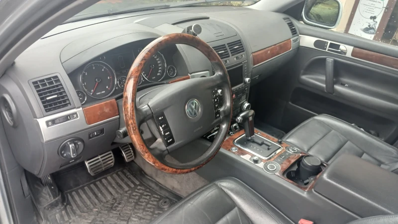 VW Touareg V10tdi Спешно Проблем, снимка 8 - Автомобили и джипове - 53002070