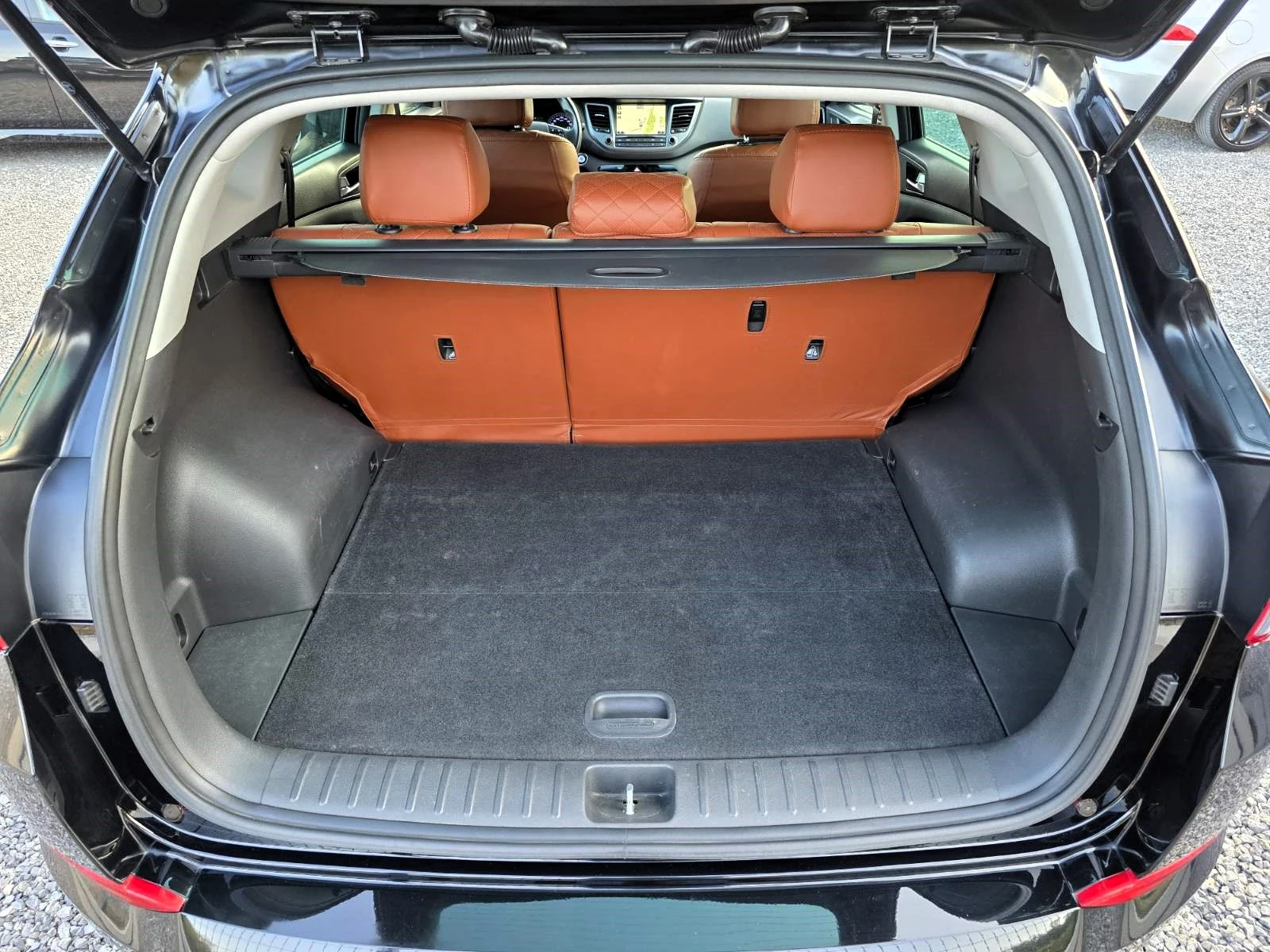 Hyundai Tucson 1.7CRDI/141kc/Aвтоматик/Xpossible, снимка 13 - Автомобили и джипове - 52573212