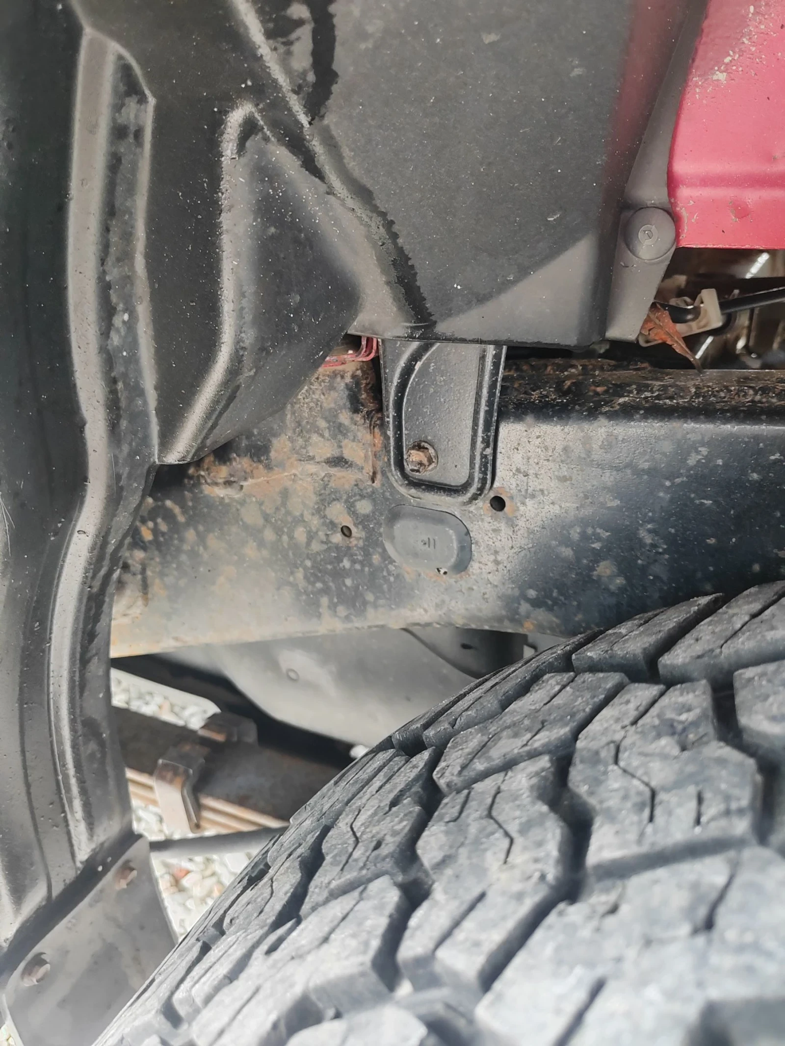 Toyota Hilux 2.4, 150к.с.4х4, снимка 16 - Автомобили и джипове - 54768314