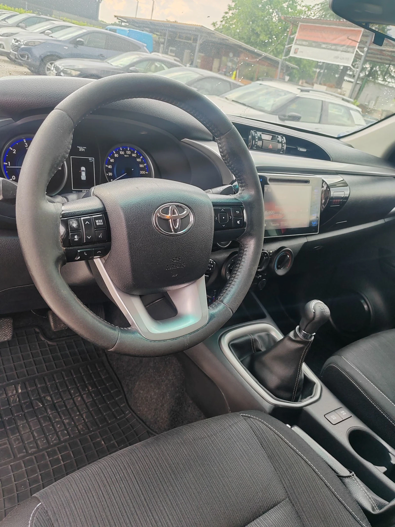 Toyota Hilux 2.4, 150к.с.4х4, снимка 11 - Автомобили и джипове - 54768314