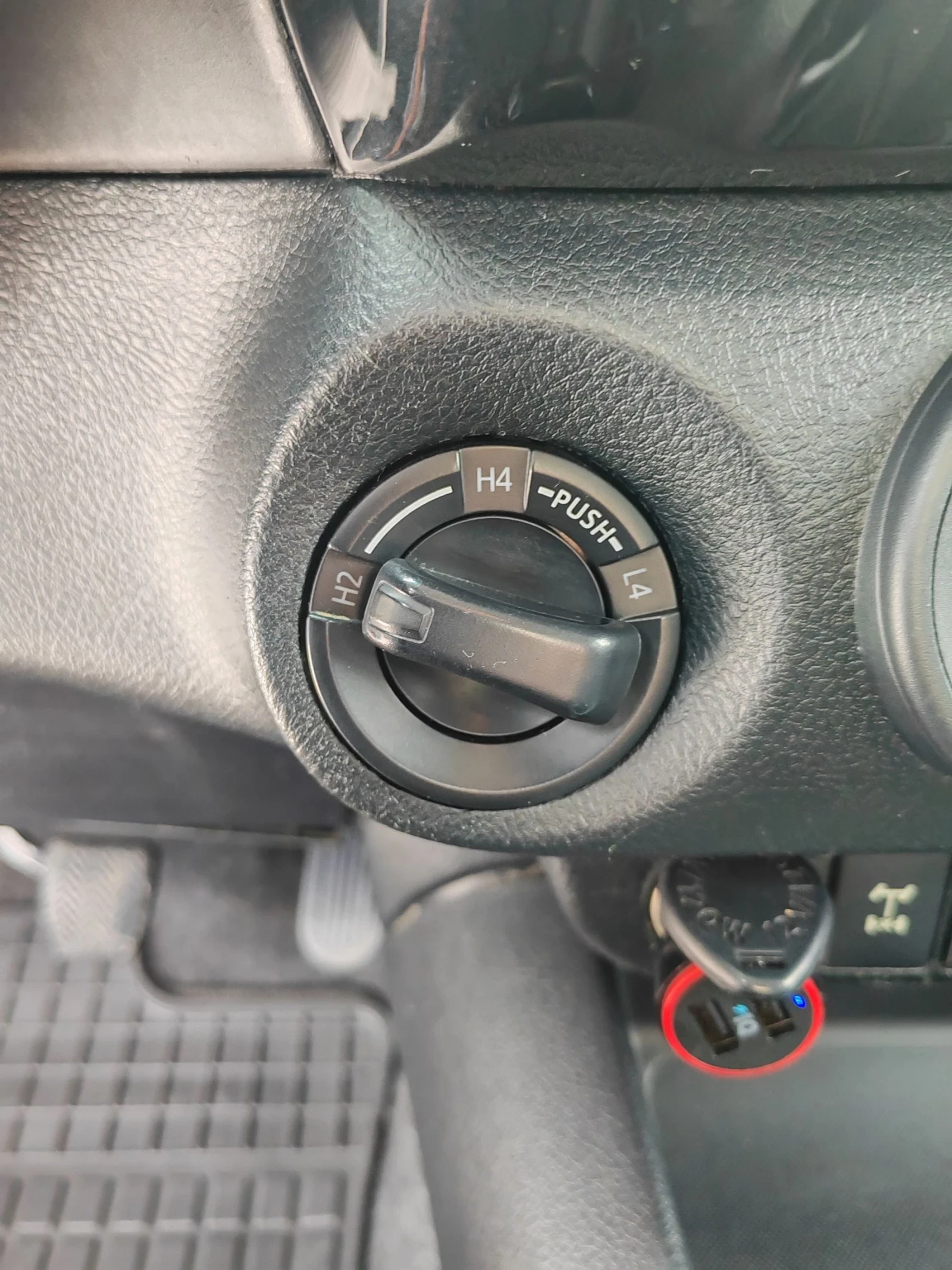 Toyota Hilux 2.4, 150к.с.4х4, снимка 13 - Автомобили и джипове - 54768314