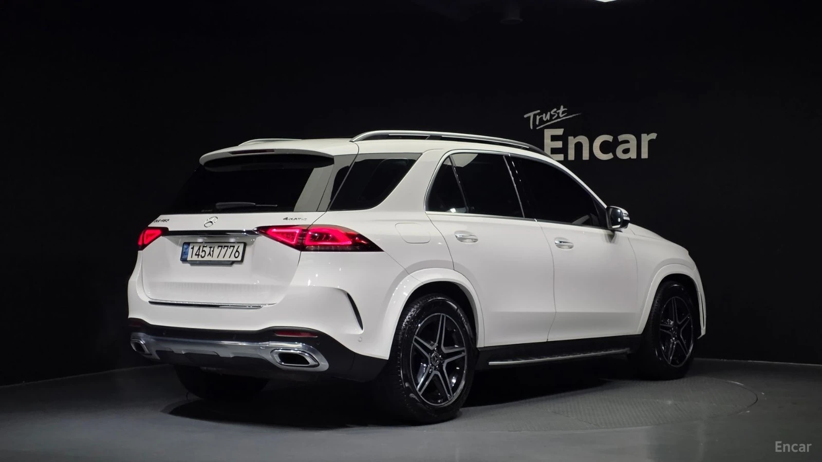 Mercedes-Benz GLE 450 4MATIC* HUD* 360* КОЖА* ОБДУХВ* НАВИ* ПАНО, снимка 2 - Автомобили и джипове - 55533554