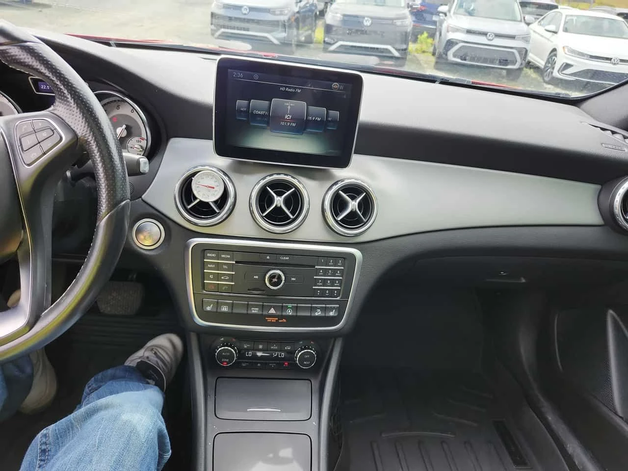 Mercedes-Benz GLA 250 4MATIC * ГЛАВНО ПРЕДСТАВИТЕЛСТВО НА VOLKSWAGEN* , снимка 9 - Автомобили и джипове - 55555743