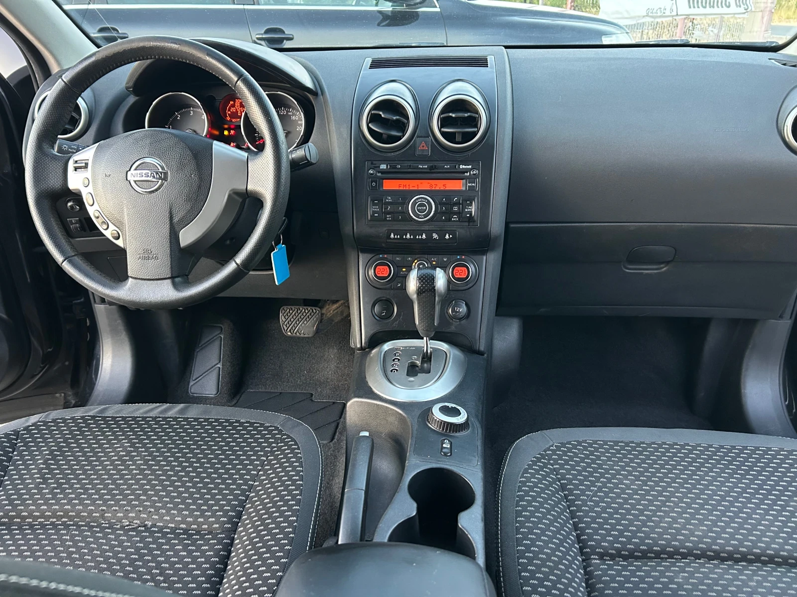 Nissan Qashqai 2.0 dCi АВТОМАТ* 4Х4* ТЕГЛИЧ, снимка 9 - Автомобили и джипове - 55701100