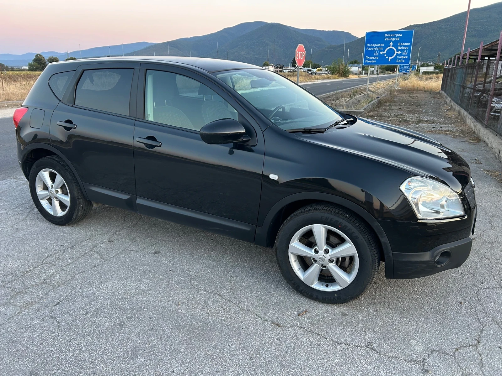 Nissan Qashqai 2.0 dCi АВТОМАТ* 4Х4* ТЕГЛИЧ, снимка 5 - Автомобили и джипове - 55701100