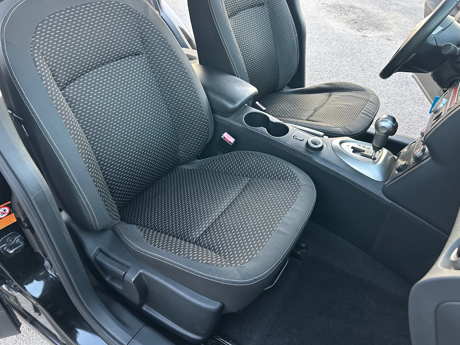 Nissan Qashqai 2.0 dCi АВТОМАТ* 4Х4* ТЕГЛИЧ, снимка 13 - Автомобили и джипове - 55701100