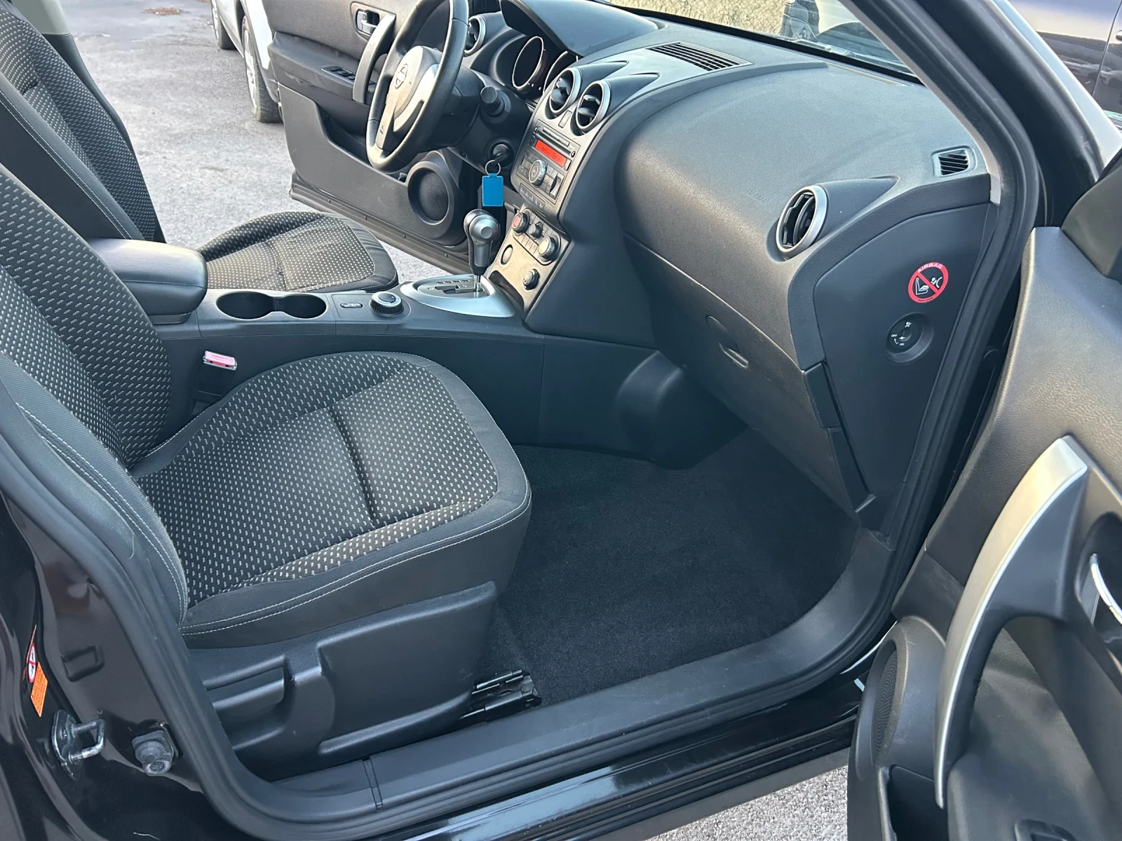 Nissan Qashqai 2.0 dCi АВТОМАТ* 4Х4* ТЕГЛИЧ, снимка 12 - Автомобили и джипове - 55701100