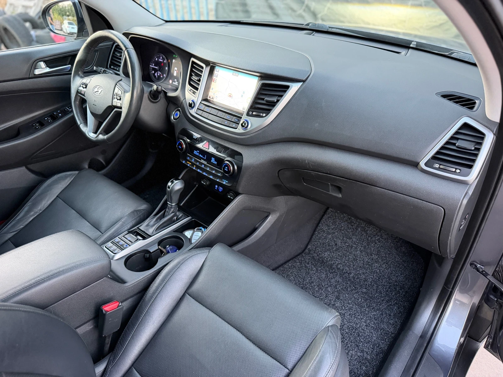 Hyundai Tucson 2.0CRDI* 4X4* PREMUIM* АВТОМАТИК, снимка 11 - Автомобили и джипове - 56121722