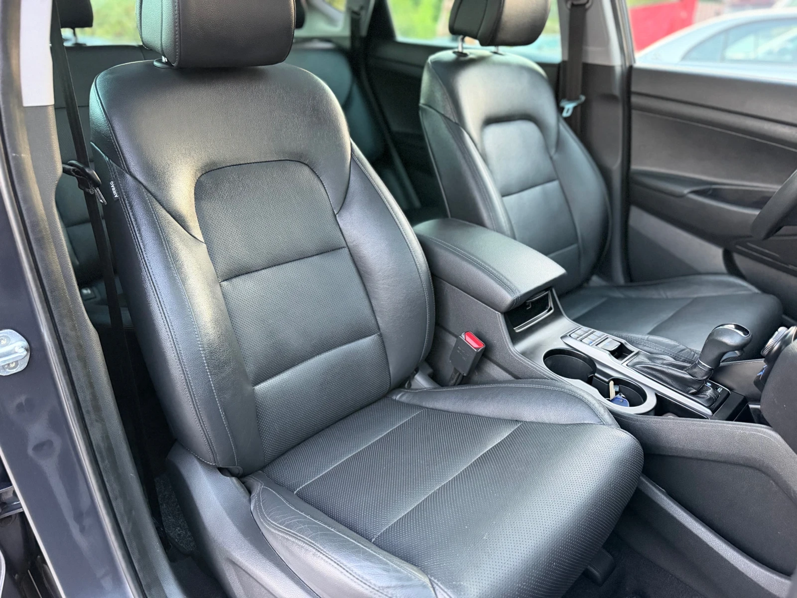 Hyundai Tucson 2.0CRDI* 4X4* PREMUIM* АВТОМАТИК, снимка 13 - Автомобили и джипове - 56121722