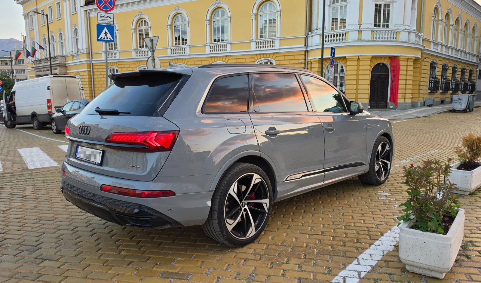 Audi Q7 S-line  7 места, снимка 3 - Автомобили и джипове - 56191927