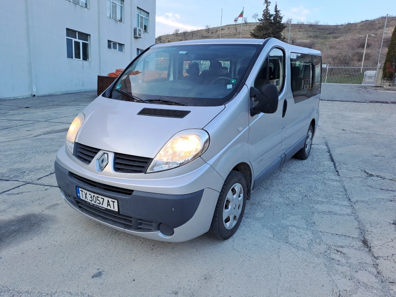 Renault Trafic, снимка 1 - Бусове и автобуси - 49564796