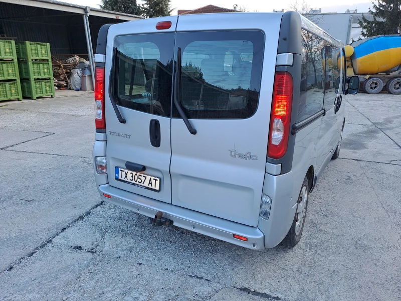 Renault Trafic, снимка 4 - Бусове и автобуси - 49564796