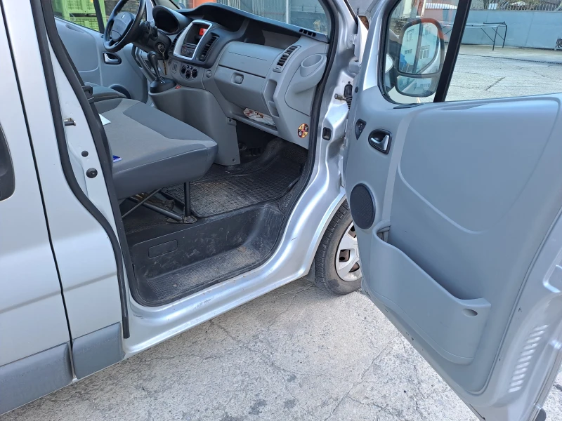 Renault Trafic, снимка 9 - Бусове и автобуси - 49564796