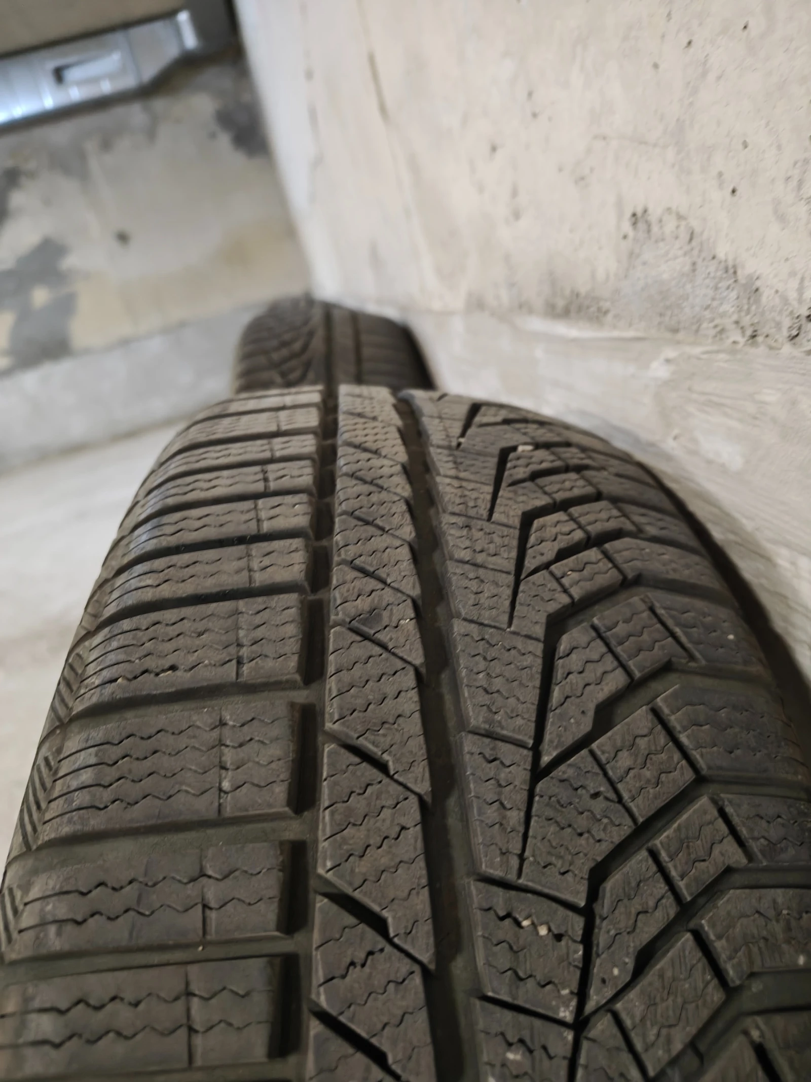 Гуми Зимни 215/60R17, снимка 7 - Гуми и джанти - 55698134