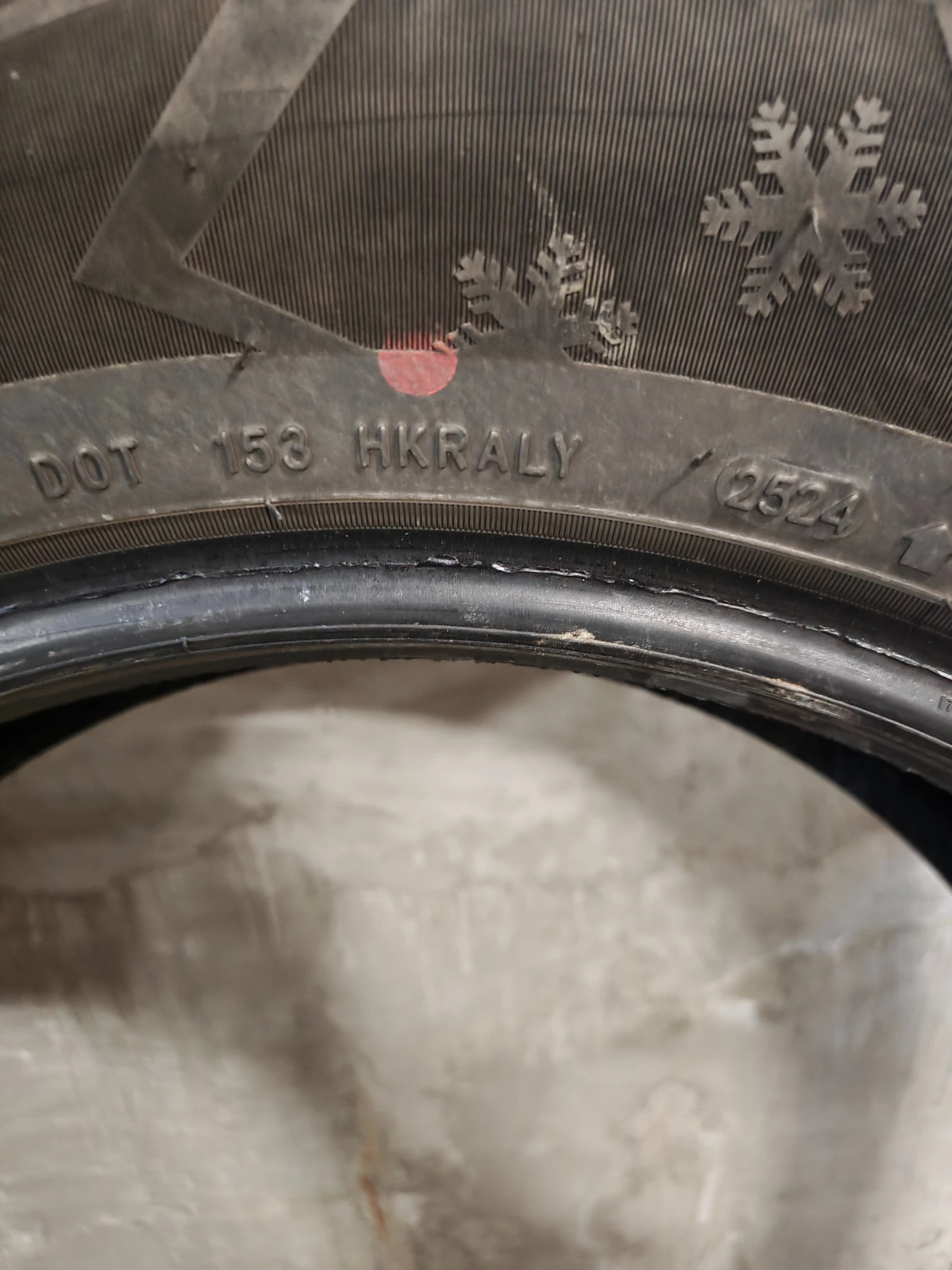 Гуми Зимни 215/60R17, снимка 9 - Гуми и джанти - 55698134