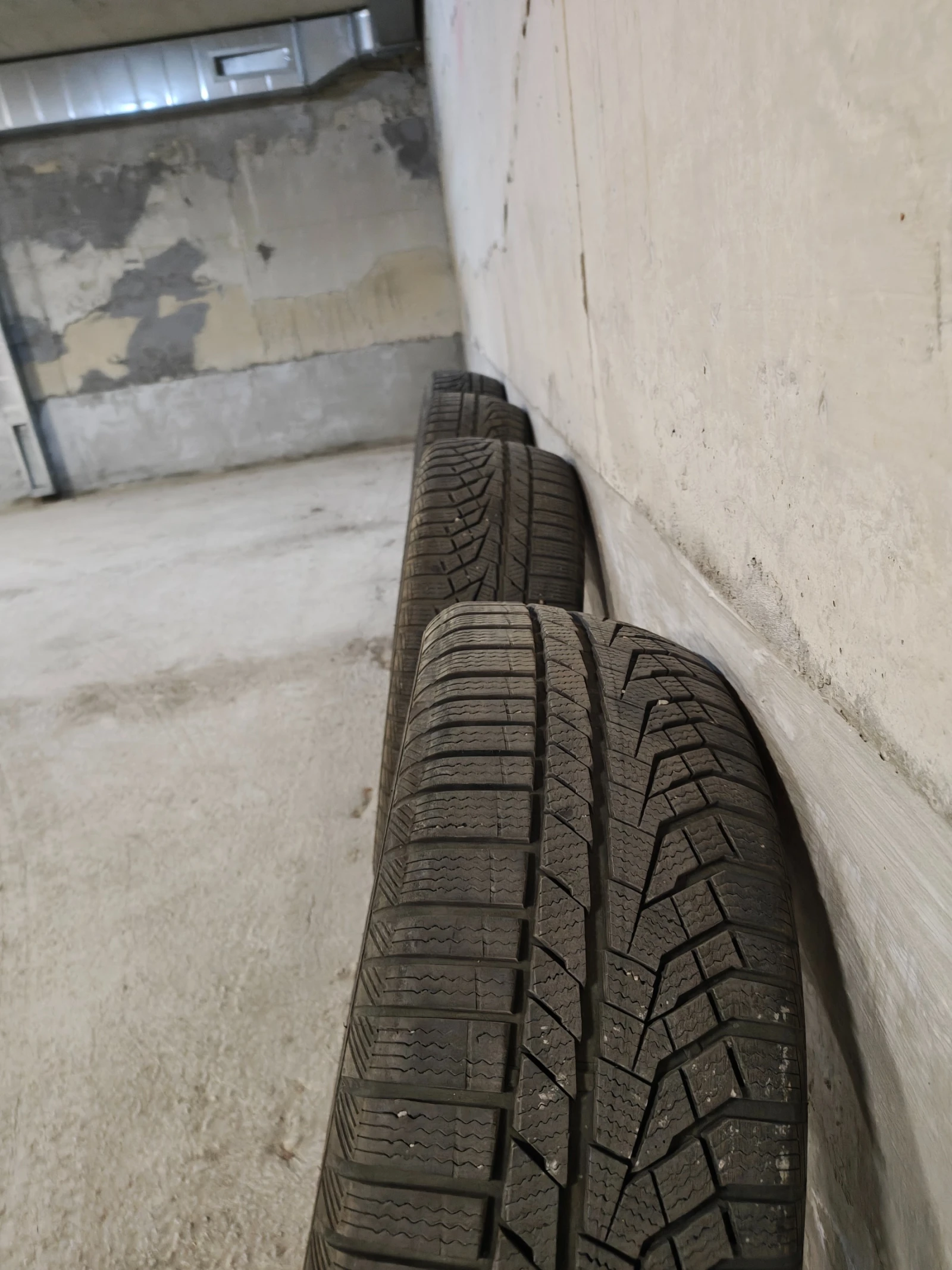 Гуми Зимни 215/60R17, снимка 6 - Гуми и джанти - 55698134