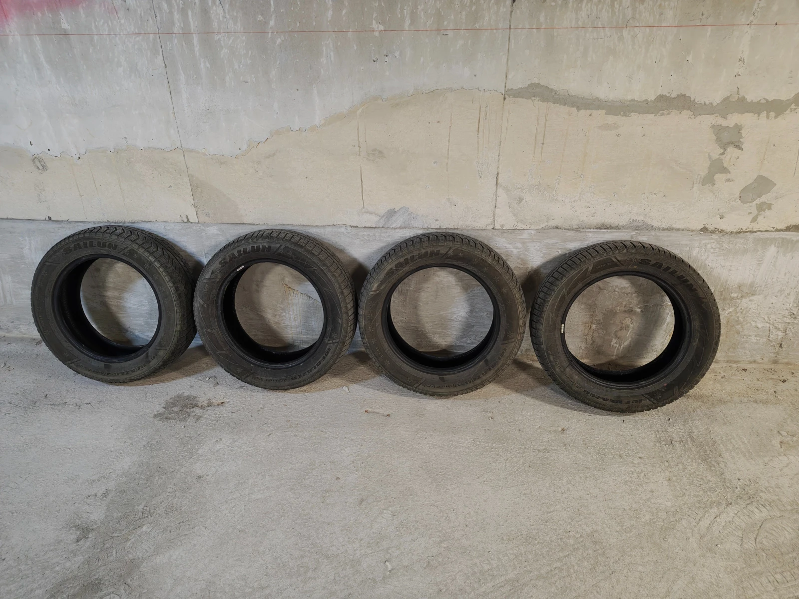 Гуми Зимни 215/60R17