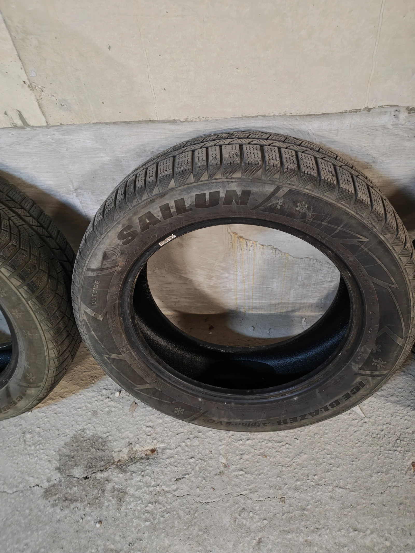 Гуми Зимни 215/60R17, снимка 3 - Гуми и джанти - 55698134