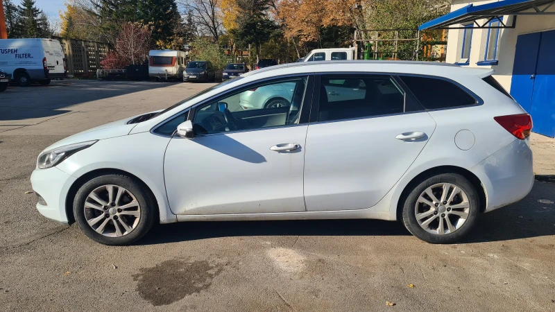 Kia Ceed 1.6 crdi , снимка 8 - Автомобили и джипове - 48021564