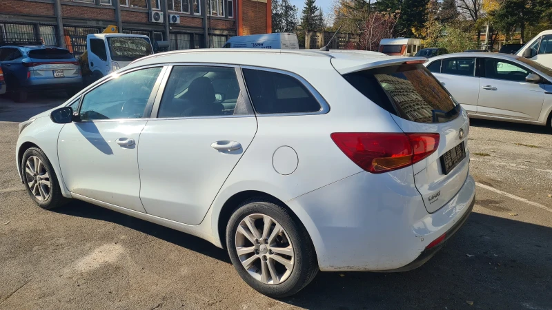 Kia Ceed 1.6 crdi , снимка 7 - Автомобили и джипове - 48021564