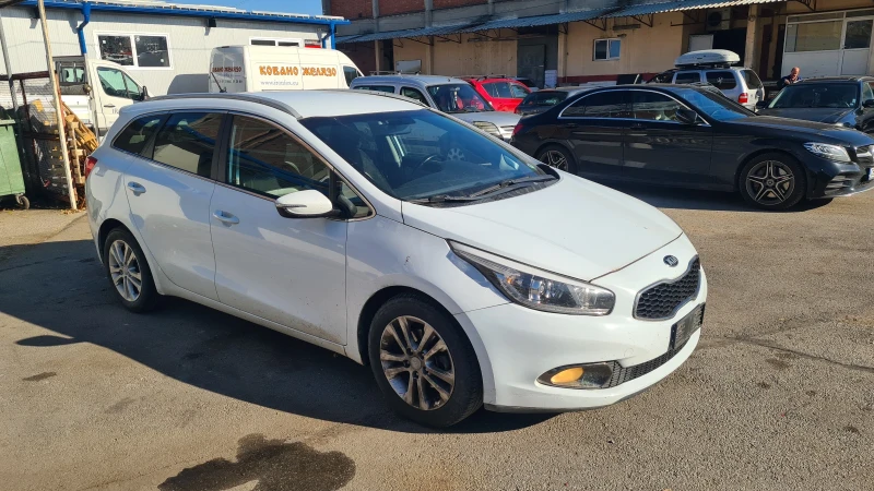 Kia Ceed 1.6 crdi , снимка 3 - Автомобили и джипове - 48021564