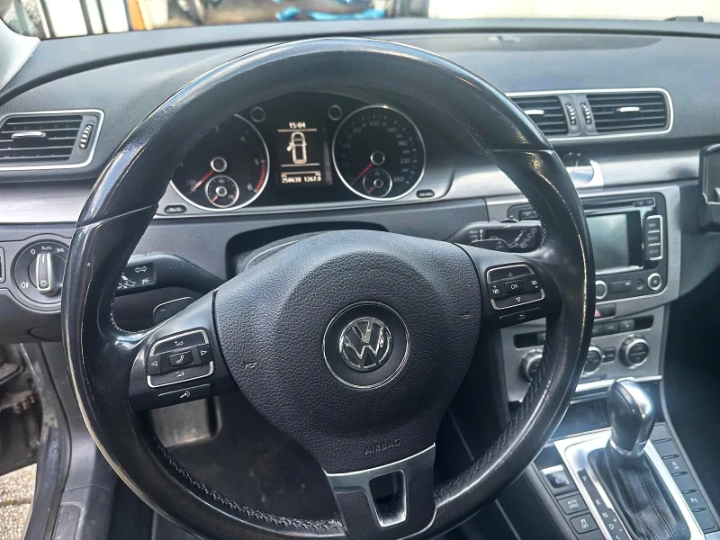 VW Passat 2.0TDI BMT DSG пълна сервизна история! Без удари!, снимка 11 - Автомобили и джипове - 49403927