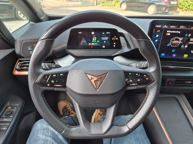 Cupra Born E-BOOST/231HP/CAM/NAVI/LED/AMBI/CARPLAY/KLESS/615v, снимка 7 - Автомобили и джипове - 50684629