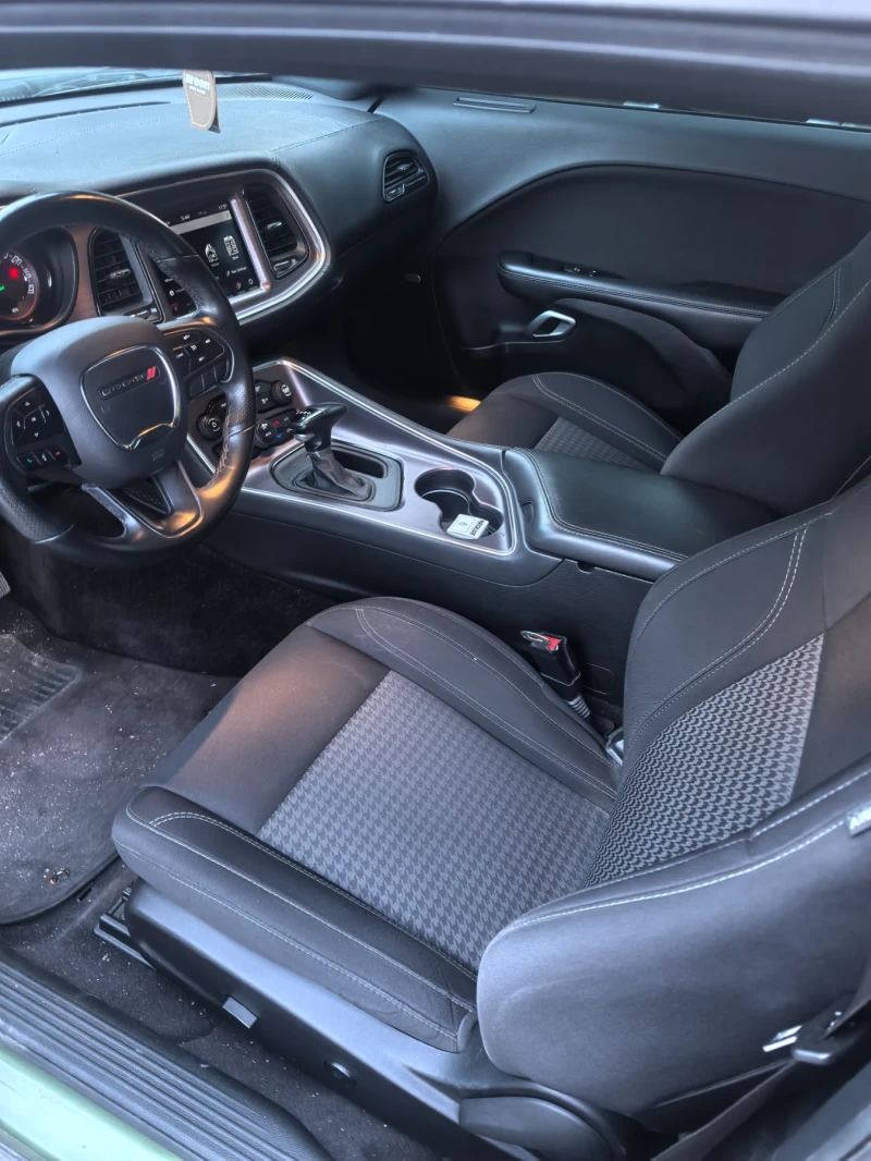 Dodge Challenger, снимка 7 - Автомобили и джипове - 52405584