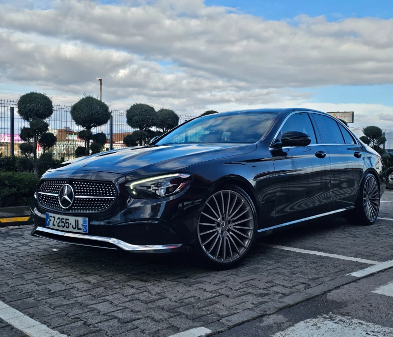 Mercedes-Benz E 220 FULL AMG LINE* BURMESTER* PANO, снимка 5 - Автомобили и джипове - 53411478