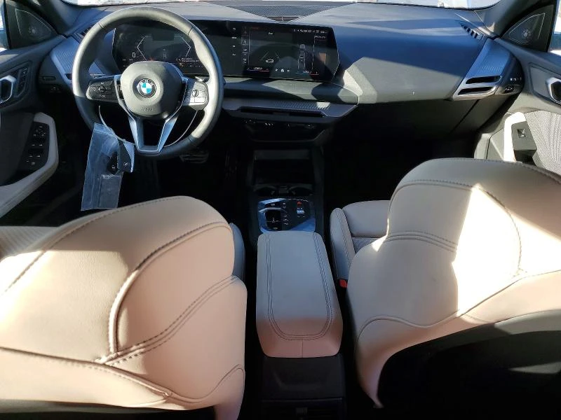 BMW 114 2.0L 4 Front-wheel Drive, снимка 8 - Автомобили и джипове - 53891395