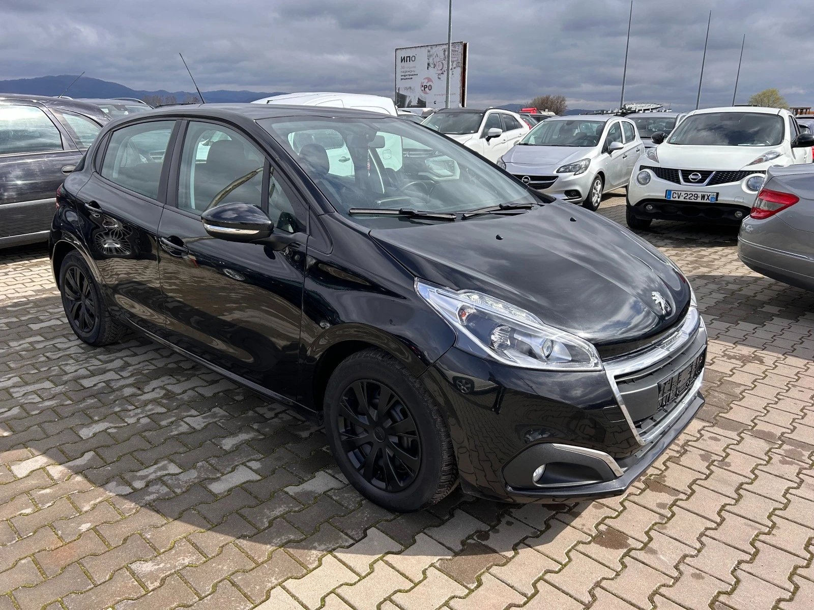 Peugeot 208 1.2i NAVI EURO 5 ЛИЗИНГ - изображение 4