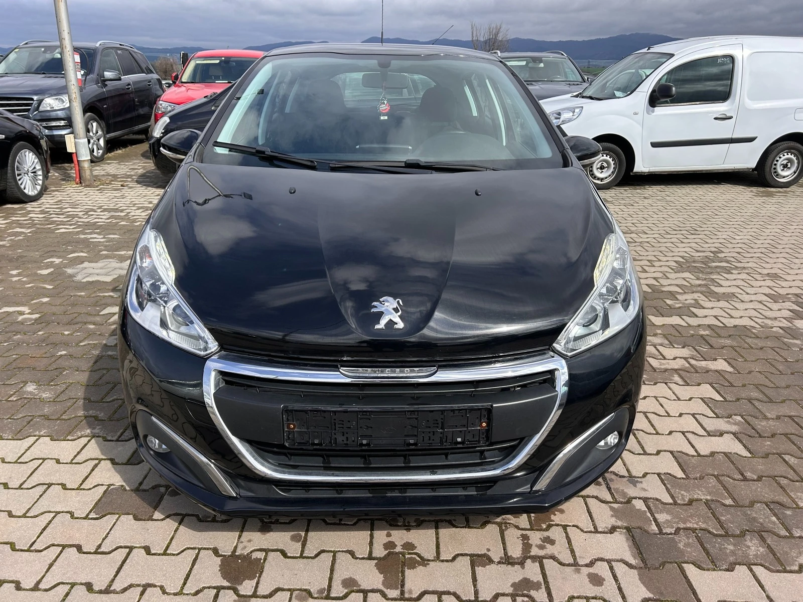 Peugeot 208 1.2i NAVI EURO 5 ЛИЗИНГ - изображение 3