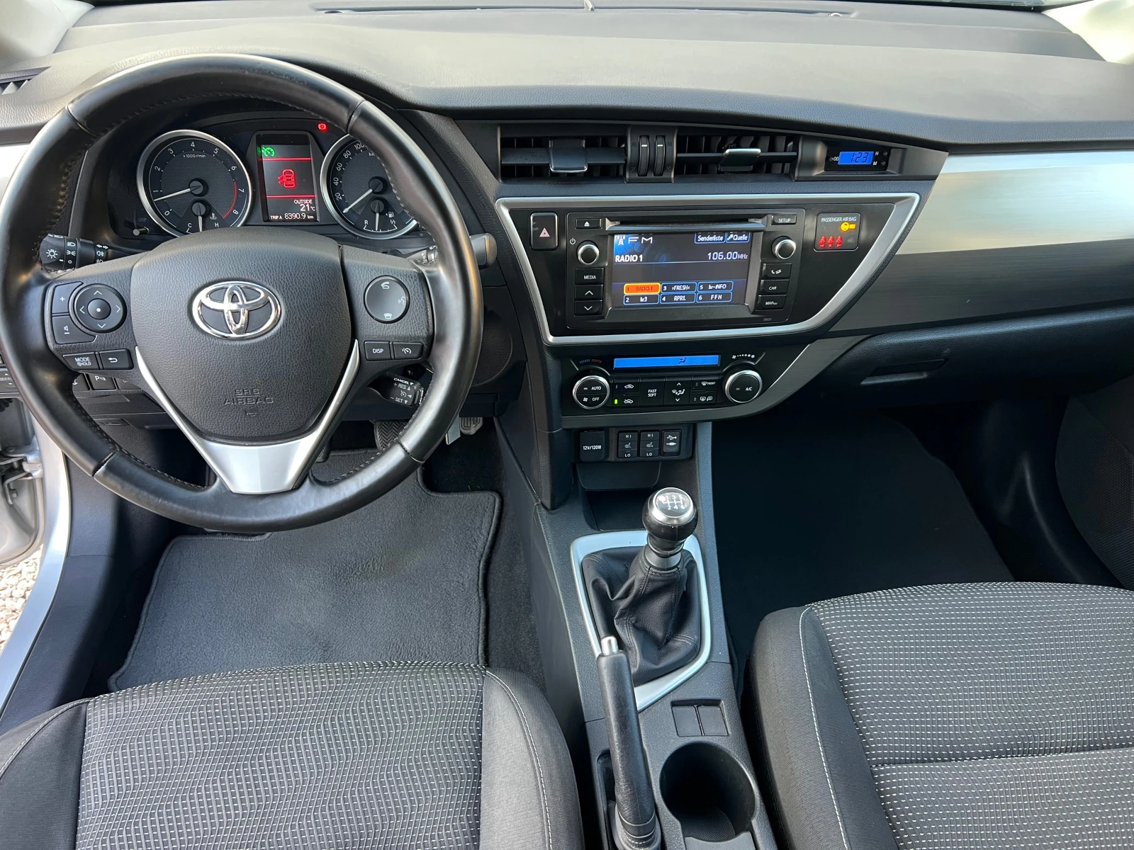 Toyota Auris 1.6-FULL - изображение 7