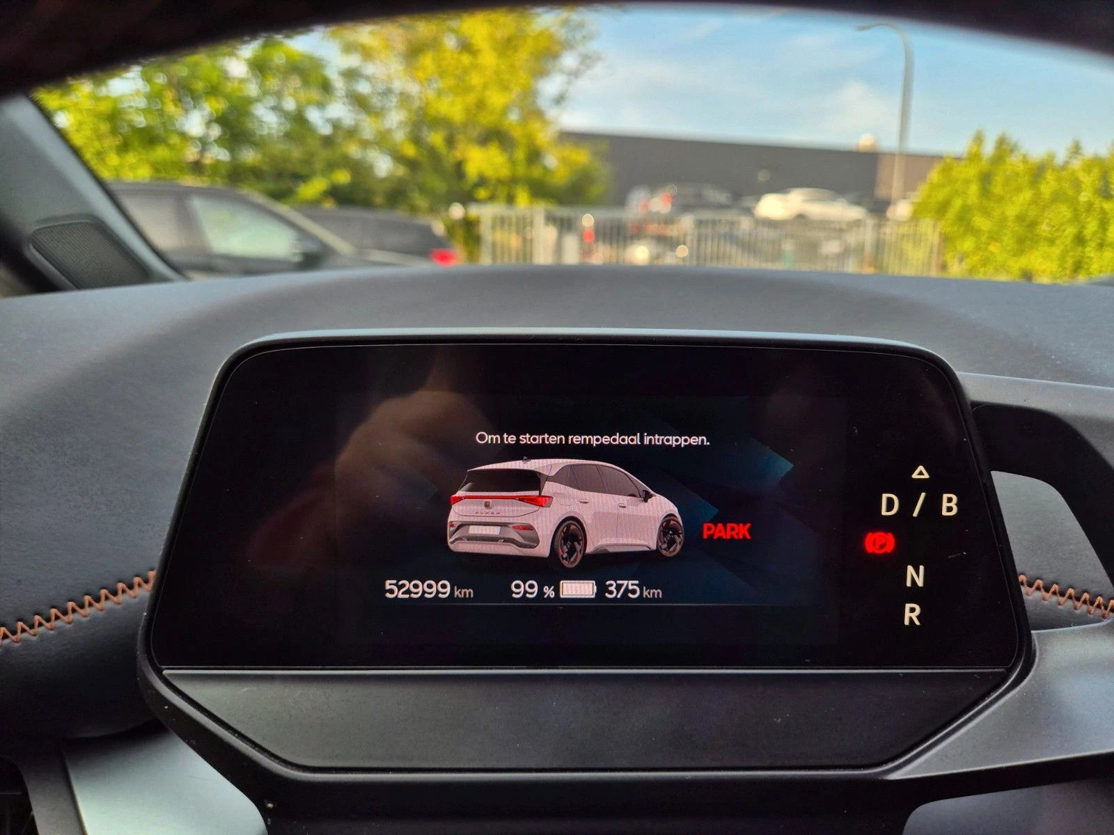 Cupra Born E-BOOST/231HP/CAM/NAVI/LED/AMBI/CARPLAY/KLESS/615v | Mobile.bg   13