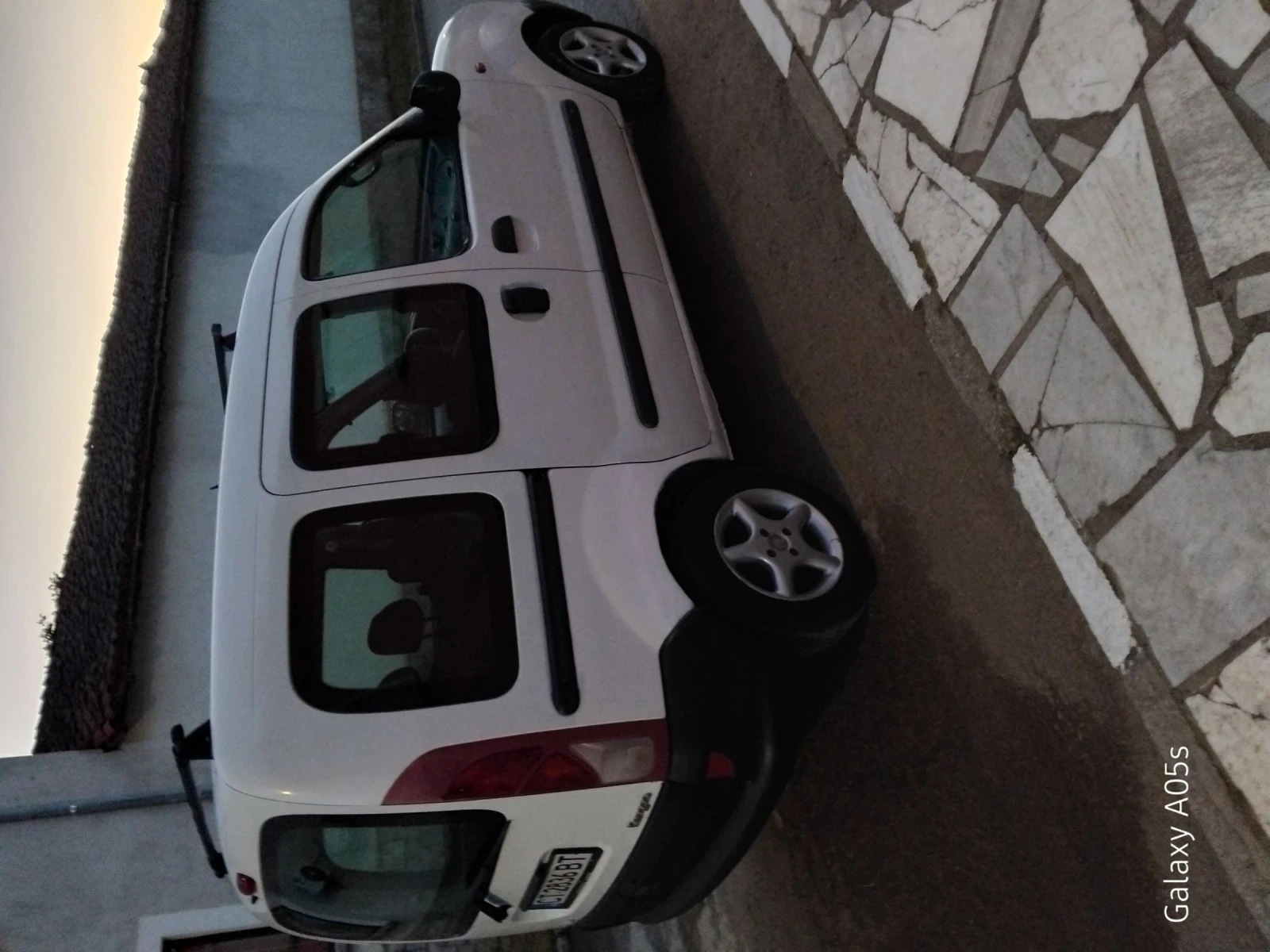 Renault Kangoo 1.4 - изображение 2