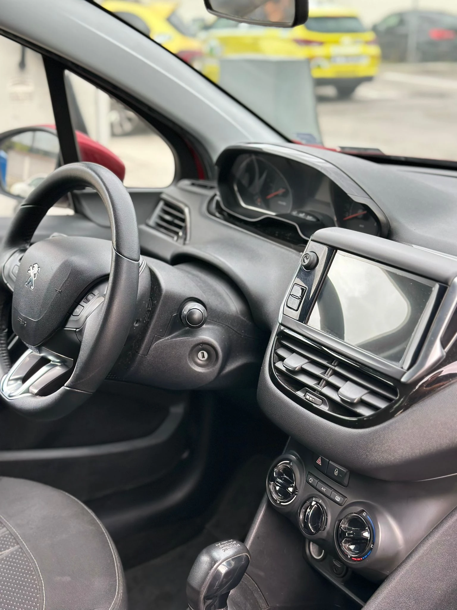 Peugeot 208 1.2/ 84 Active ТОП!, снимка 11 - Автомобили и джипове - 52104922