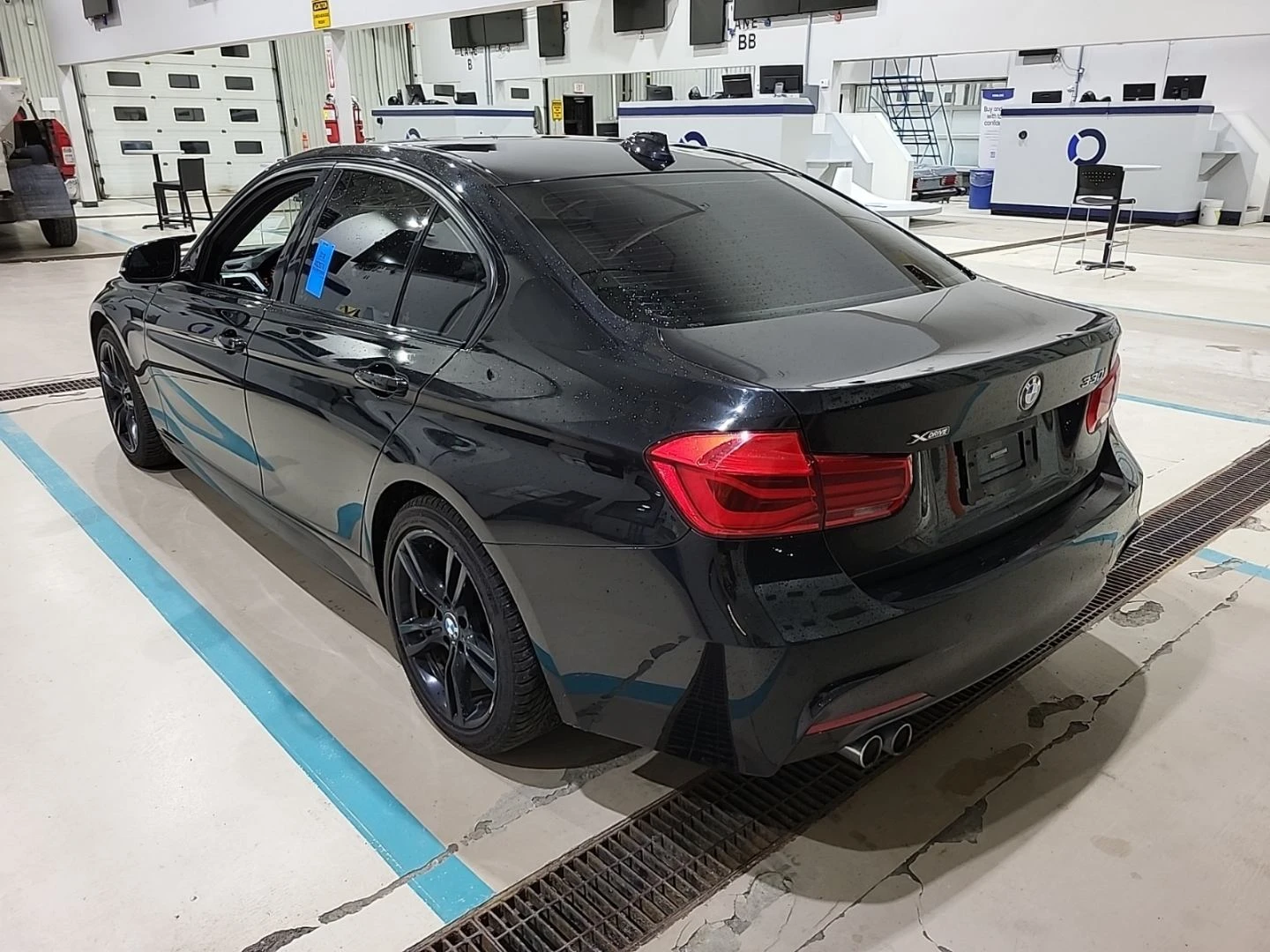 BMW 330 2.0L xDrive - изображение 5