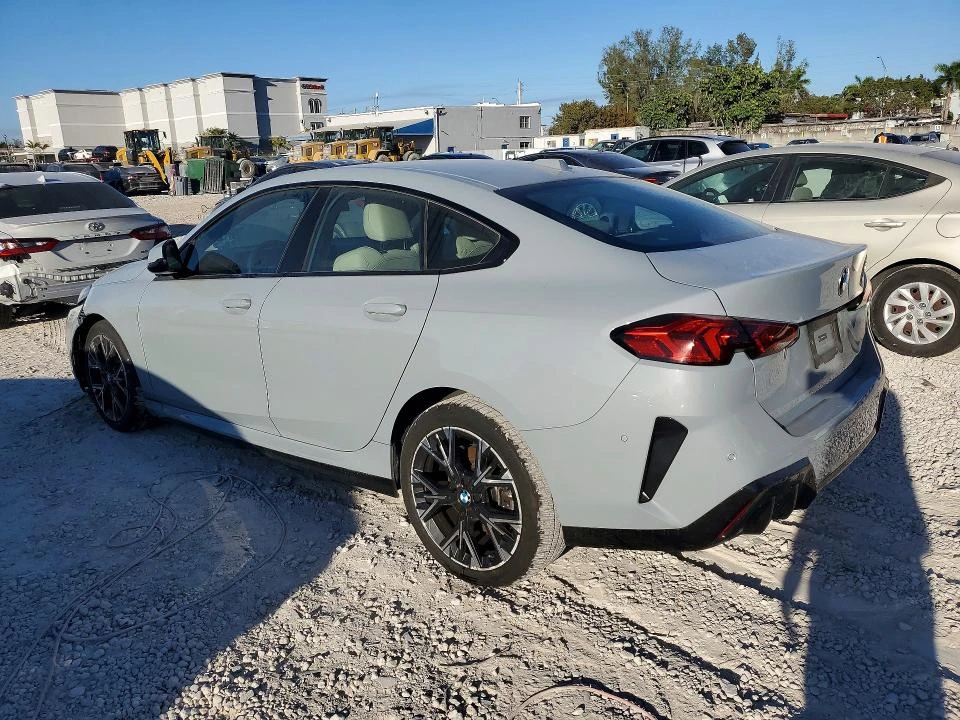 BMW 114 2.0L 4 Front-wheel Drive, снимка 2 - Автомобили и джипове - 53891395